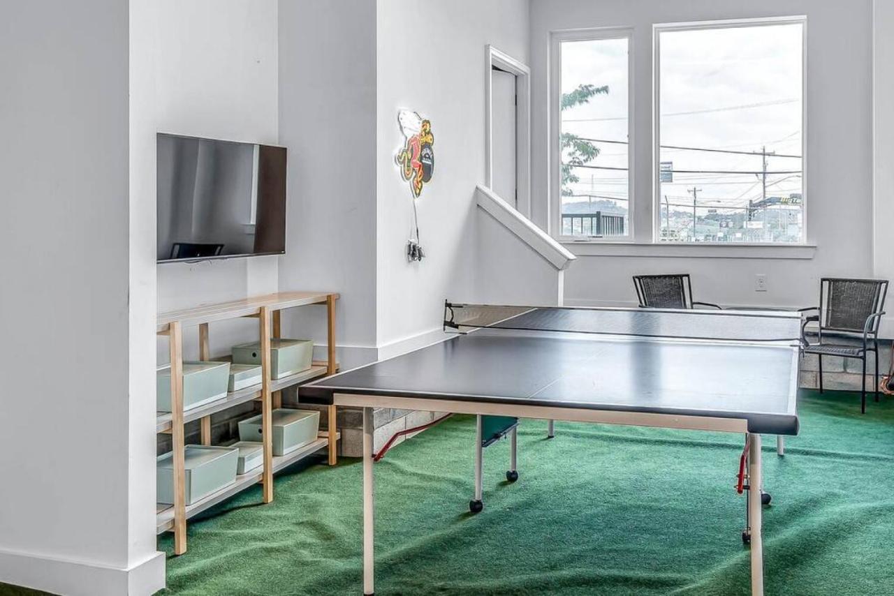 Big New And Modern With Skyline View Mural And Ping Pong Nashville Extérieur photo