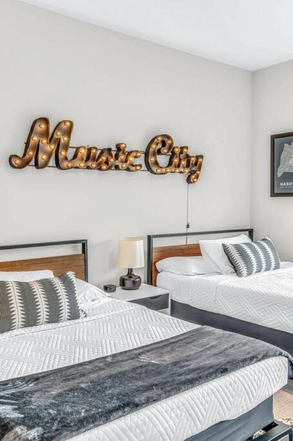 Big New And Modern With Skyline View Mural And Ping Pong Nashville Extérieur photo