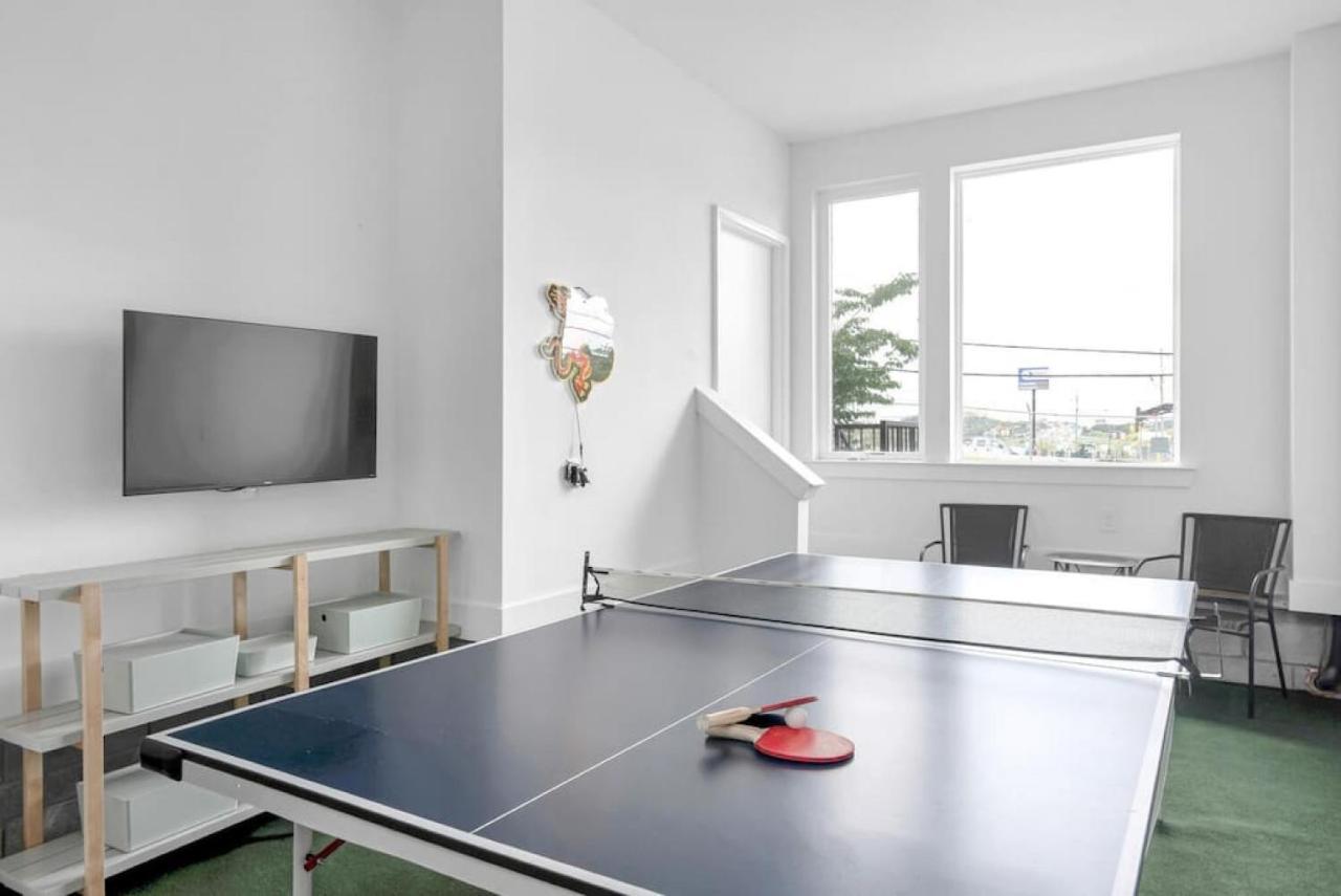 Big New And Modern With Skyline View Mural And Ping Pong Nashville Extérieur photo