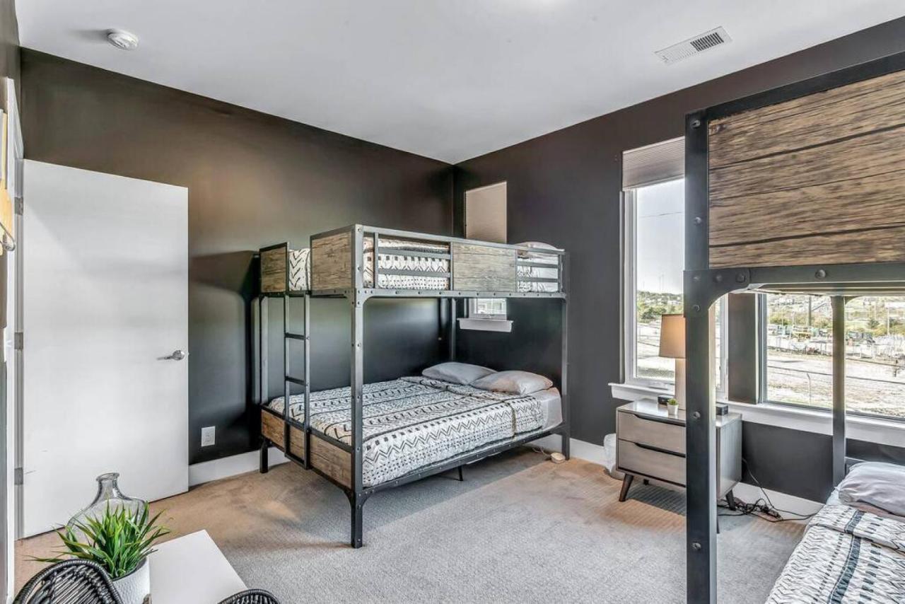 Big New And Modern With Skyline View Mural And Ping Pong Nashville Extérieur photo